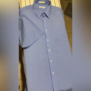 I’m am selling this short sleeve button down shirt for 20 dollars